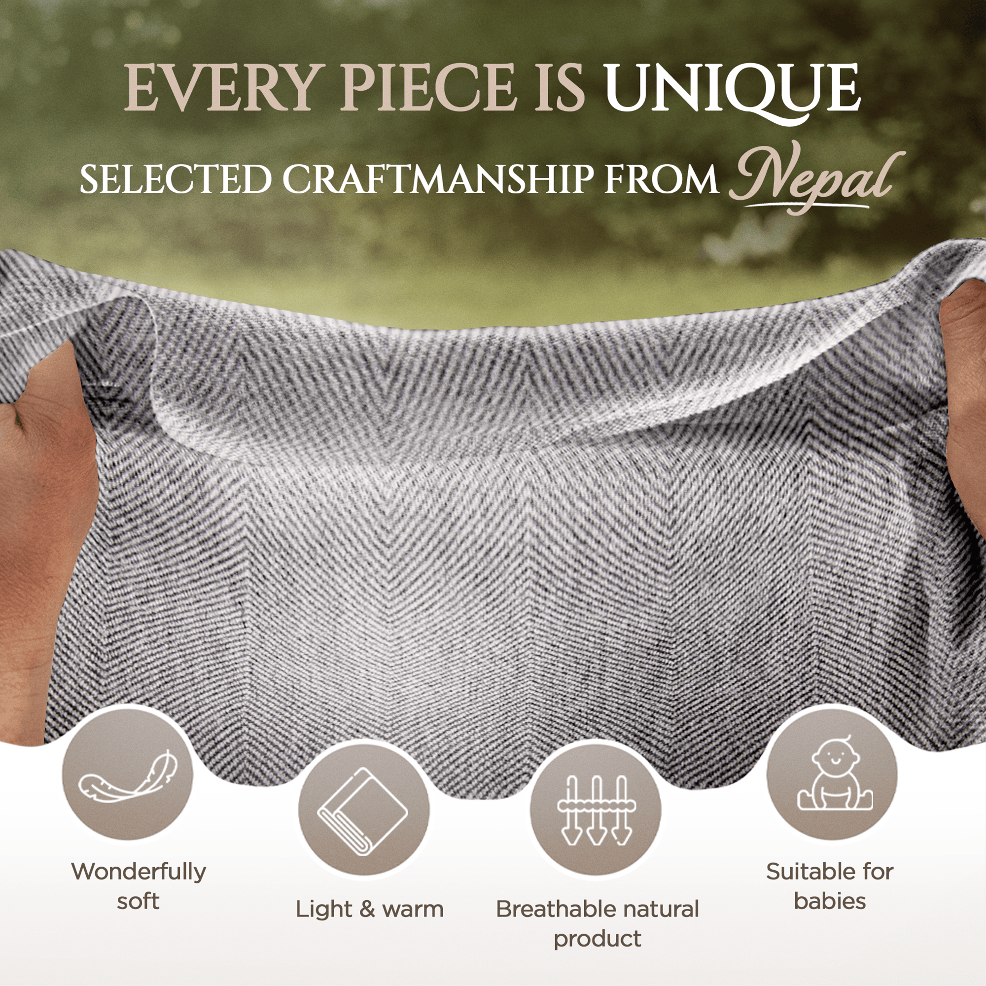 Zwei Hände halten eine graue Kaschmirdecke mit feinem Fischgrätenmuster in die Breite. Im Hintergrund ist unscharf eine grüne Naturkulisse zu sehen. Oben im Bild steht der Text „Every piece is unique. Selected craftsmanship from Nepal.“ Unten befinden sich vier grafische Icons mit Text: „Wonderfully soft“, „Light & warm“, „Breathable natural product“ und „Suitable for babies“.